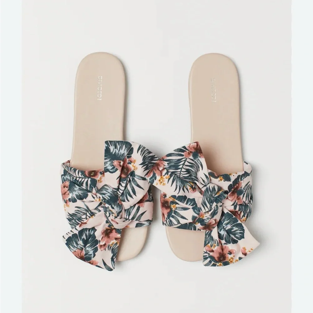 H&M Sandals - Picture 6 of 15